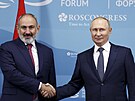 Ruský prezident Vladimir Putin a arménský premiér Nikol Painjan (7. záí 2022)