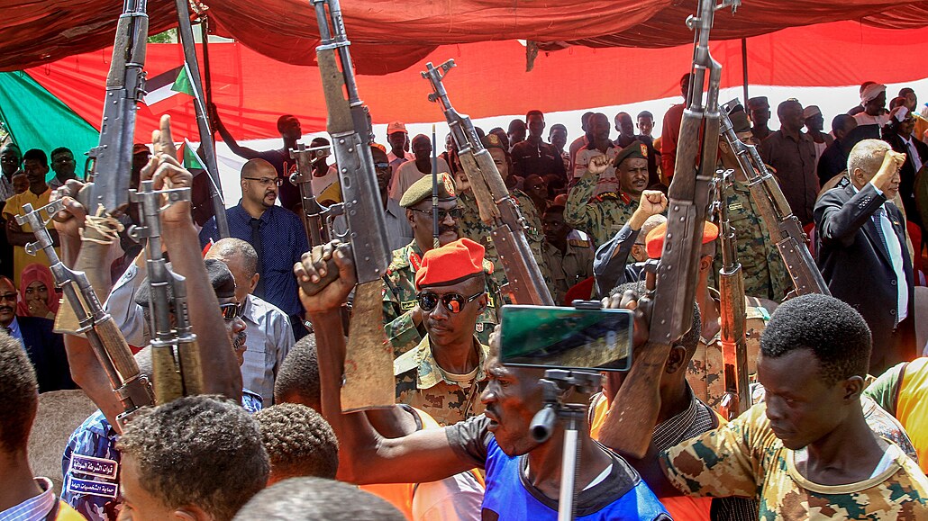 Kdo vládne. Státy východní Afriky jsou poznamenány stety milic. V Etiopii jsou...
