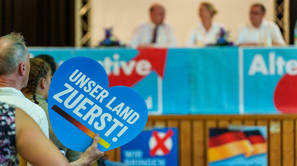 Shromá�d�ní p�íznivc� Alternativy pro N�mecko v hesenském Gelnhausenu (9. zá�í...