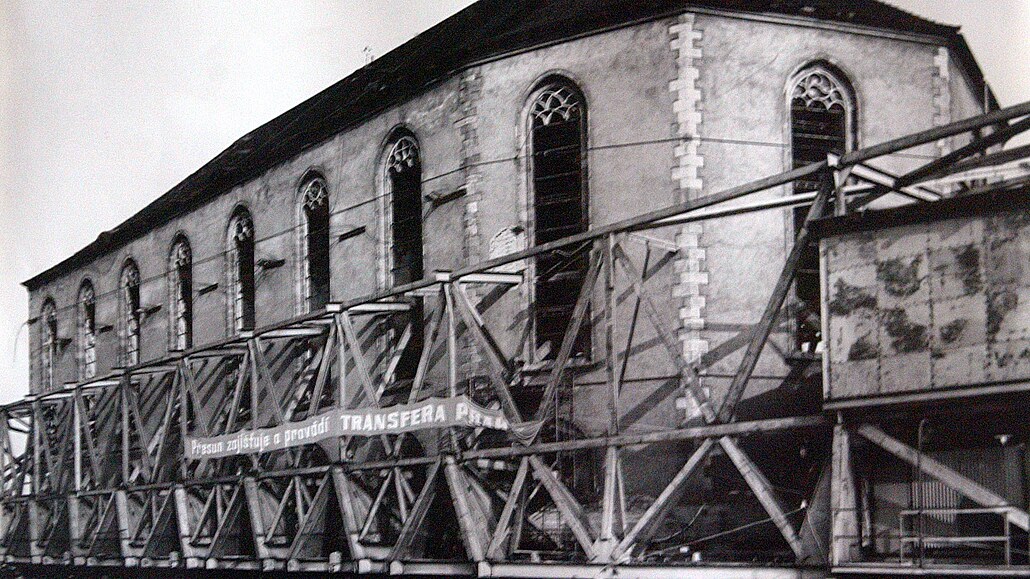 Sthování kostela zaalo 30. záí 1975 a trvalo do 27. íjna.