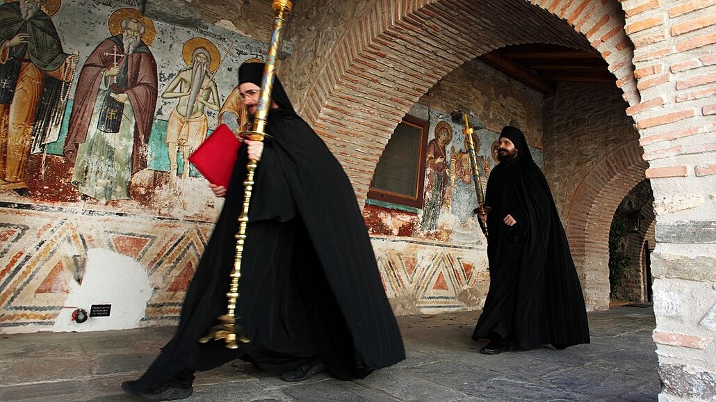 Po hádce dvou opilých mnichů v srbském klášteře na posvátné hoře Athos na...