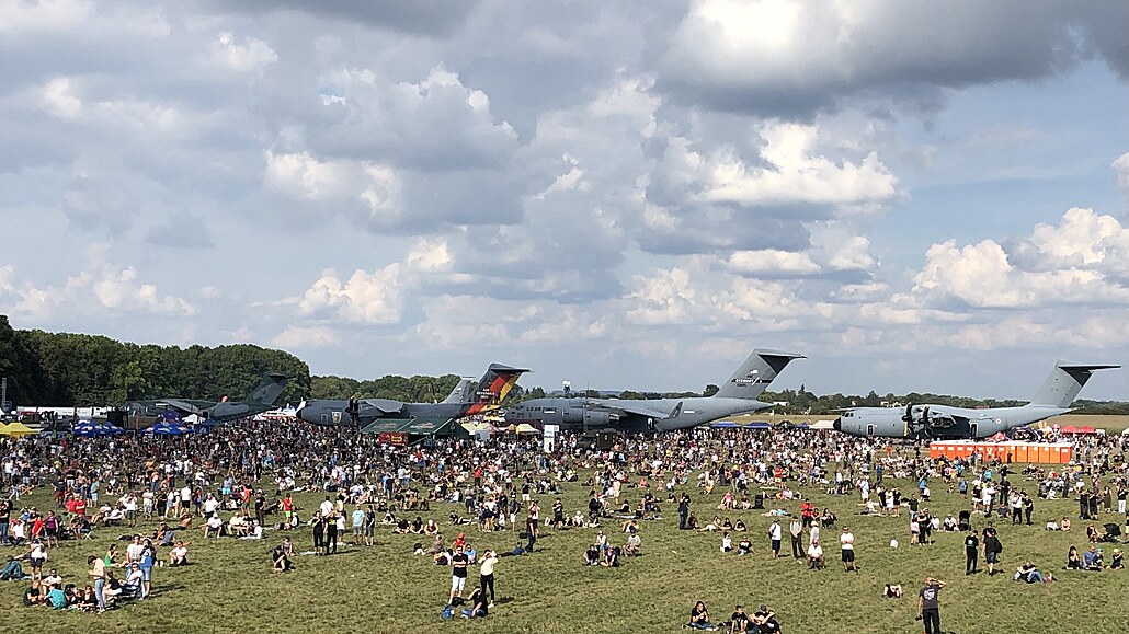 DNY NATO 2023: Relax a pohoda na sluní�ku p�i sledování letových ukázek na...