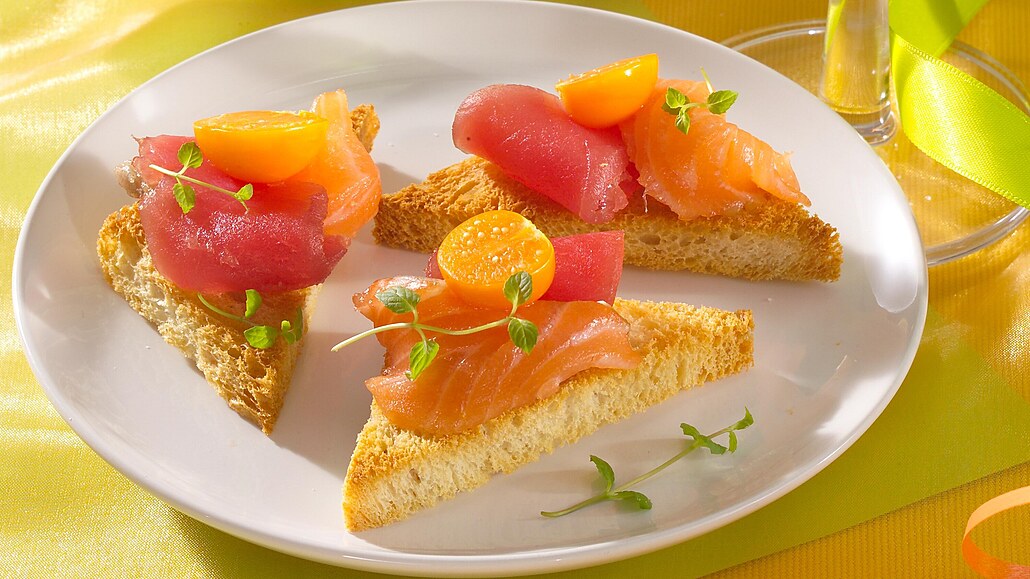 Jednohubky na toustech + mátový drink