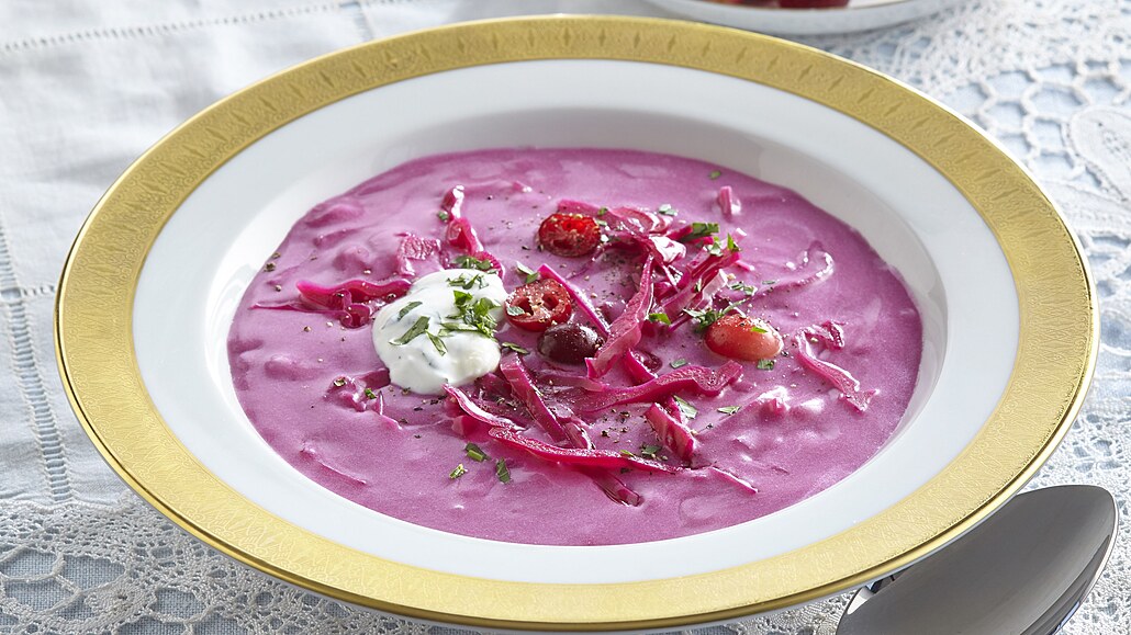 Polévka z červeného zelí s brusinkami Recepty iDNES.cz