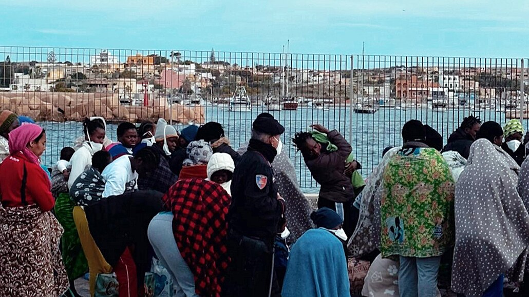 Benci ze severní Afriky dorazili na Lampedusu. (15. dubna 2023)