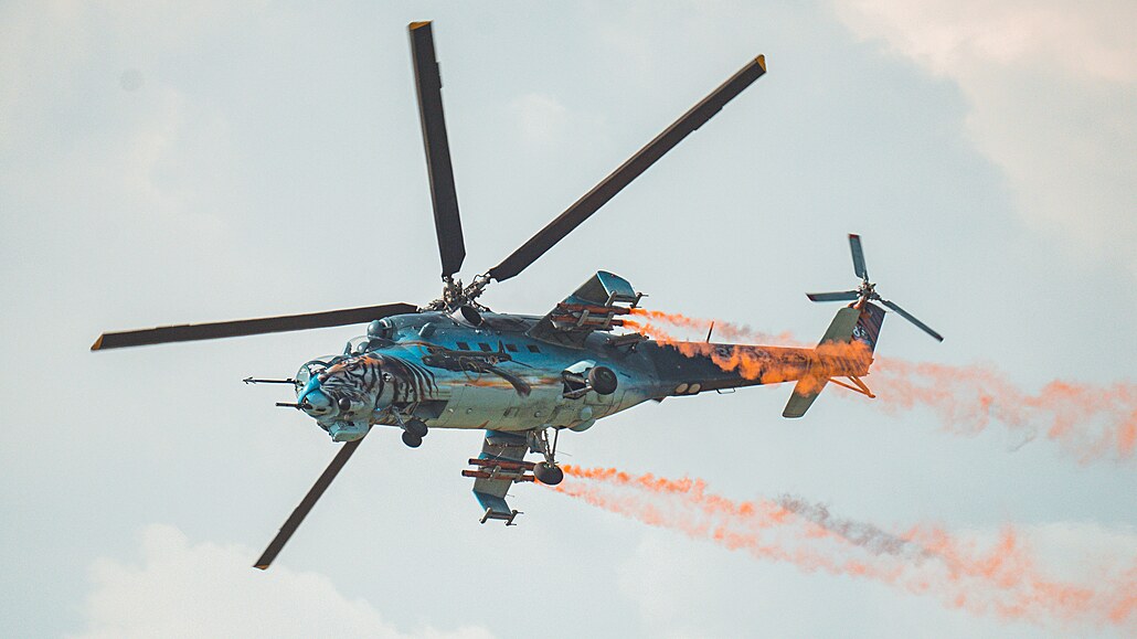 DNY NATO 2023: Vrtulník Mi-24 Hind se lou�í. Nahradí jej AH-1Z Viper.