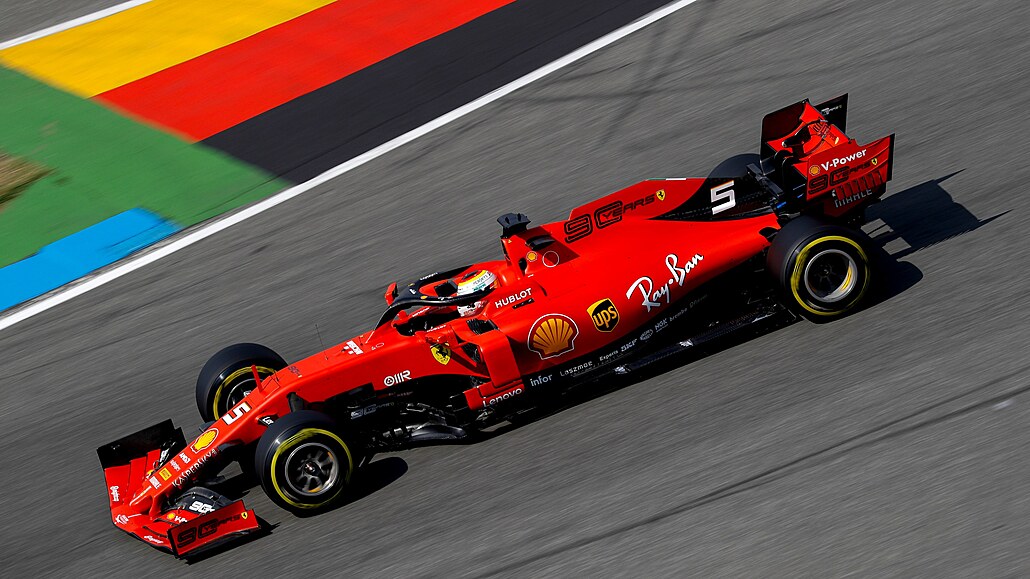 Sebastian Vettel b�hem prvního tréninku na Hockenheimringu