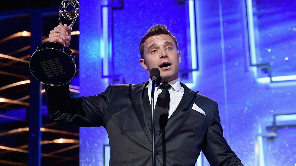 Herec Billy Miller s cenou Daytime Emmy, kterou dostal v roce 2014 za roli v...
