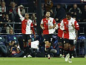Calvin Stengs (vlevo) slaví gól Feyenoordu do sítě Celtiku. Druhý zleva obránce...