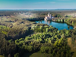 Nov postavený hrad Stobnica v Polsku.