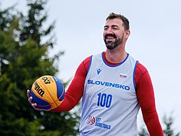 Slovensko na oslavách sta let eskoslovenského basketbalu reprezentoval i Rado...
