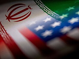 Íránská a americká vlajka