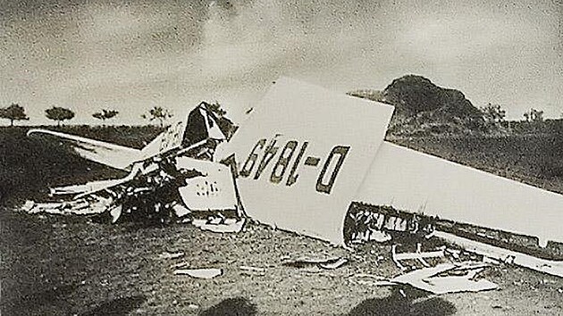 Trosky letounu Messerschmitt  M 23 nmeck imatrikulace D-1849, ve kterm se v Klecanech zabil princ Tassilo Schaumburg.