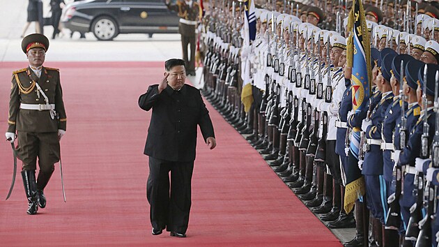 Severokorejsk vdce Kim ong-un po letech opustil hranice KLDR. Svm obrnnm vlakem vyrazil do Vladivostoku, kde se setk s ruskm prezidentem Vladimirem Putinem. Snmek ped odjezdem. (10. z 2023)