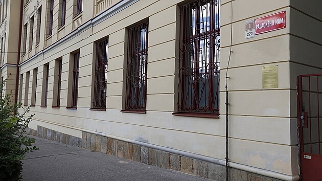 Budova boskovickho gymnzia, z jeho okna vyskoil 19. z 2023 k pmo bhem vyuovn.