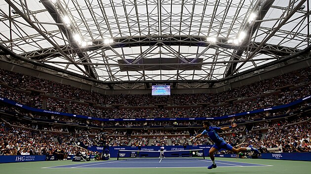Zataen stecha na Arthur Ashe Stadium bhem finlovho duelu US Open mezi Novakem Djokoviem a Daniilem Medvedvem.