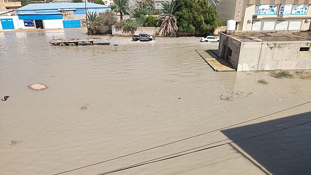 Pohled na zaplaven msto Misurta v Libyi (10. z 2023)