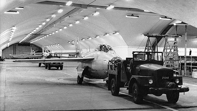 Podzemn hangr na leteck zkladn Sve, letouny Saab 29 Tunnan