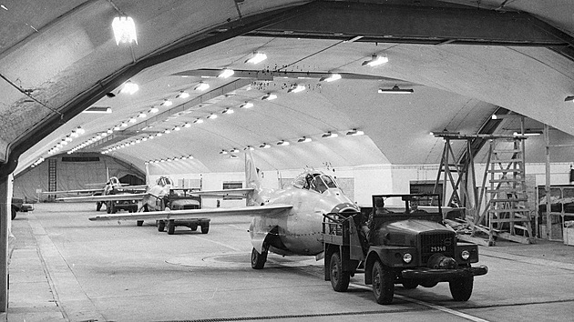 Podzemn hangr na leteck zkladn Sve, letouny Saab 29 Tunnan
