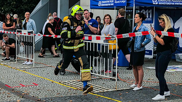 Hbitost, slu a rychlost eskch profesionlnch hasi provila nejtvrd hasisk sout, kter se konala ve tvrtek 14. z v Olomouci.