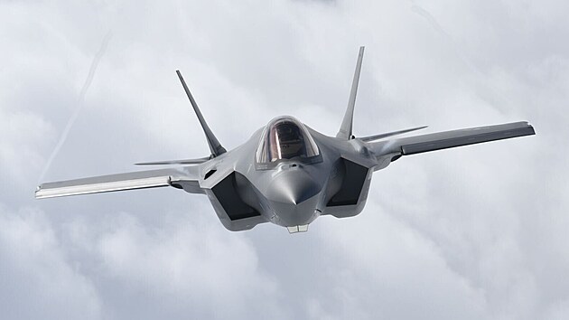 Letouny americk�ho F-35A Lightning II Demonstration Teamu p�elet�ly do Ostravy ze z�kladny v britsk�m Lakenheath. (14. z��� 2023)