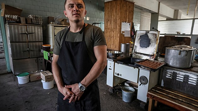 Práce v luxusní restauraci musí stranou. Ukrajinští kuchaři vaří na frontě