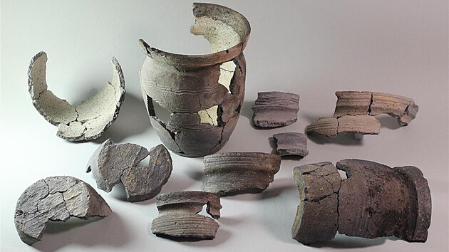 Vykopvky keramiky z archeologickho nalezit ve Starm Mst u Bruntlu. (15. z 2023)