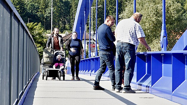 V Plan� nad Lu�nic� otev�eli nov� most p�es �eku.