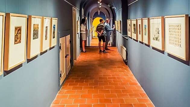 Ilustrace ze sbrky Otakara Boejovskho jsou k vidn v galerii 3+ v klternm arelu v eskm Krumlov.