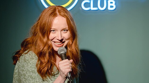 Alena Dolkov bhem vystoupen v Metro Comedy Clubu (2023)