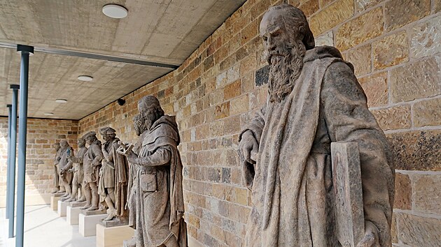 Soubor soch umlc a stavitel od vtvarnka Moice ernila se dokal oprav a nael msto v atriu muzea v Hoicch.