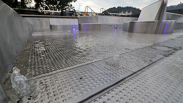 Baz�n u karlovarsk�ho hotelu Thermal a jeho technick� z�zem�