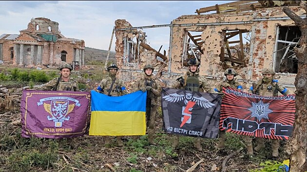 Ukrajintí vojáci osvobodili vesnici Kliijivka u Bachmutu,