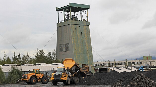 St�tn� podnik Diamo zasypal j�mu F4 n�kdej��ho Dolu Fren�t�t, �achty, kter� nikdy nezah�jila t�bu. Z�syp druh� j�my F5 bude hotov� v p�tek. (19. z��� 2023)
