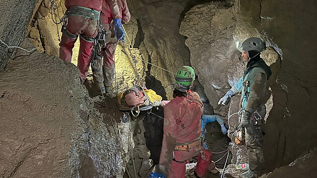 Záchrana amerického speleologa Marka Dickeyho z turecké jeskyně (12. září 2023)