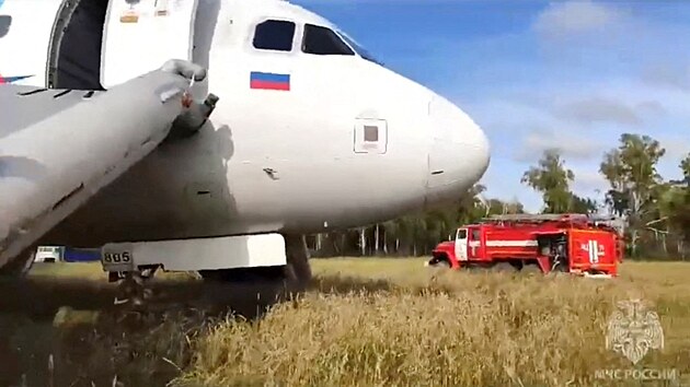 Letadlo rusk spolenosti Ural Airlines nouzov pistlo v Novosibirsk oblasti. (12. z 2023)