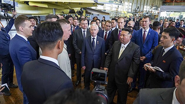 Kim ong-un pi nvtv ruskho leteckho zvodu, kter vyrb sthaky v Komsomolsku na Amuru (15. z 2023)