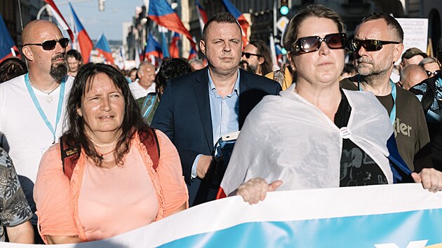Účastníci demonstrace “Česko proti vládě“ se z Václavského náměstí odebrali na Letnou k sídlu ministerstva vnitra. (16. září 2023)