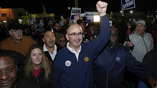 St�vkuj�c� p�i�el podpo�it i ��f odbor� automobilov�ho pr�myslu Shawn Fain (15. z��� 2023)