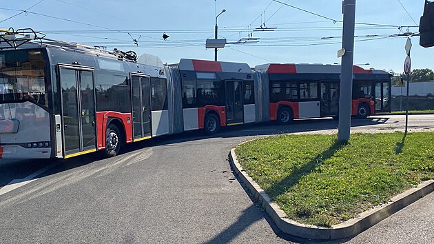 Plzesk koda Group pedstavila prvn z dvaceti tlnkovch trolejbus, kter si objednala Praha. (15. z 2023)