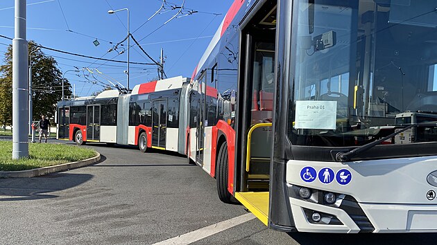 Plzesk koda Group pedstavila prvn z dvaceti tlnkovch trolejbus, kter si objednala Praha. (15. z 2023)