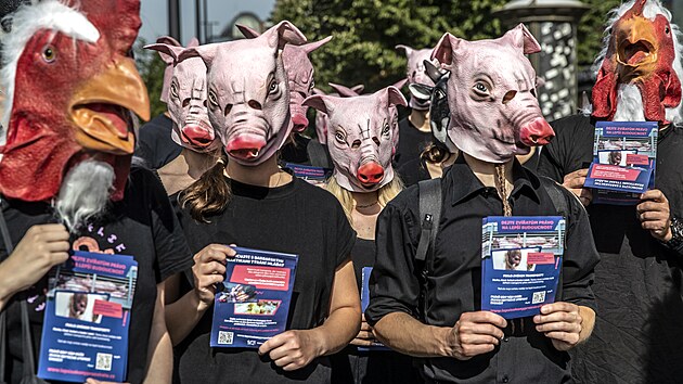 Aktivist� z hnut� Obraz - obr�nci zv��at protestovali proti v�vozu �iv�ch zv��at z EU. (18. z��� 2023)