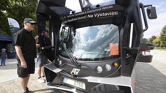 Na pražském Výstavišti jezdí autonomní minibus (15. září 2023)
