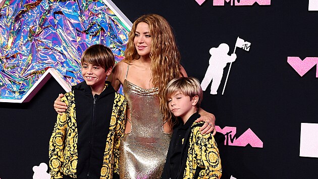Shakira a jej� synov� Milan a Sasha Piqu� na MTV Video Music Awards (Newark, 12. z��� 2023)