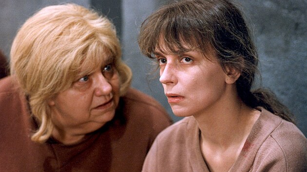 Helena Růžičková a Ivana Chýlková v seriálu Přítelkyně z domu smutku (1992)