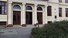 Budova boskovického gymnázia, z jeho okna vyskoil 19. záí 2023 ák pímo...