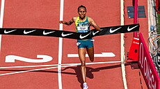 Etiopanka Gudaf Tsegayová finiuje v bhu na 5000 metr na mítinku Diamanotvé...