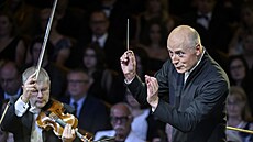 Dirigent Paavo Järvi vystoupil na Dvoákov Praze v ele Tonhalle-Orchester...