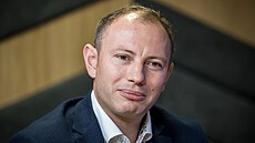 Hostem po�adu Rozst�el je Ond�ej Knotek, europoslanec za ANO