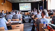 Rozhodčí nejvyšší basketbalové soutěže mužů rozebírali na semináři v Nymburce...